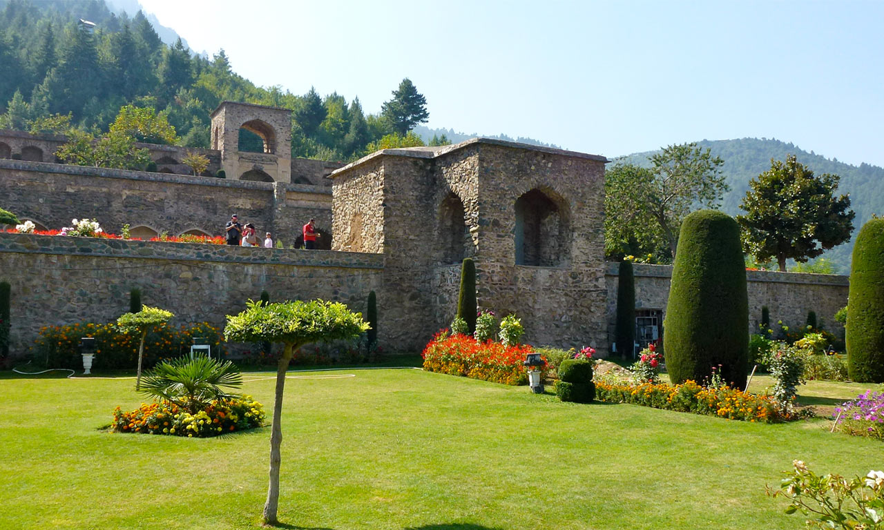 Pari_Mahal_Garden_In_Srinagar.jpg