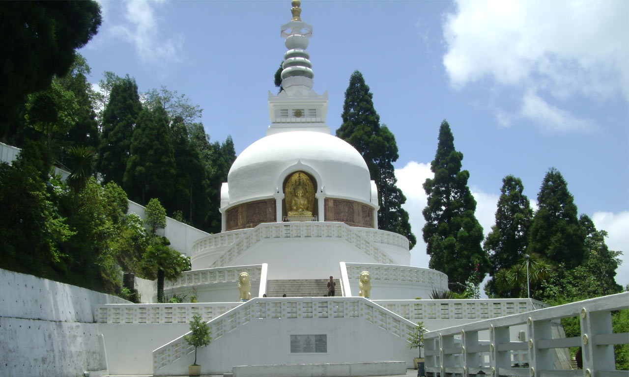 Peace_Pagoda_Darjeeling.jpg