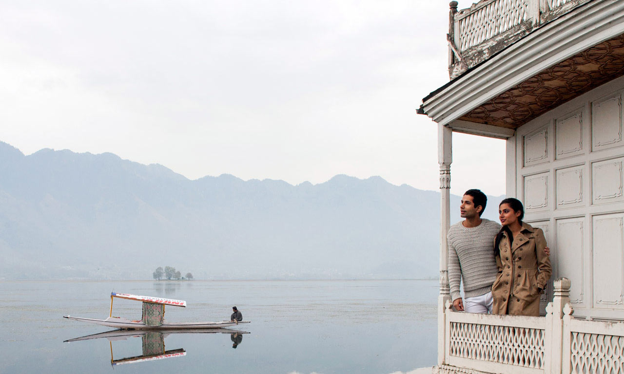 Shikara_Ride_Houseboat_in_srinagar.jpg