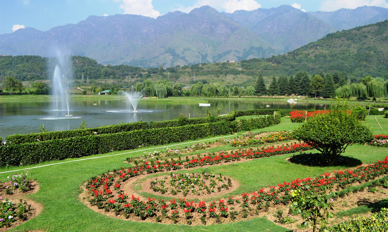 Srinagar_Mughal_Garden.jpg