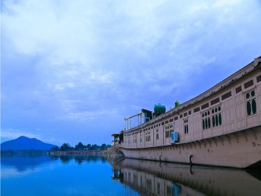 Nagin_Lake_Srinagar.jpg