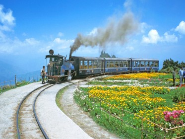 Toy_Train_Darjeeling.jpg